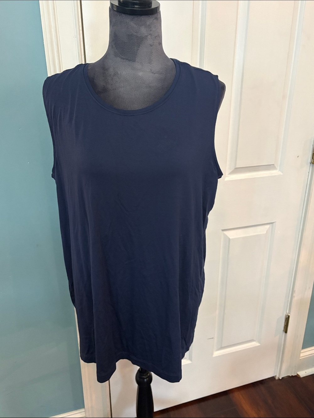 Duluth Trading Co Navy Scoop Neck Tank Top with Shelf Bra